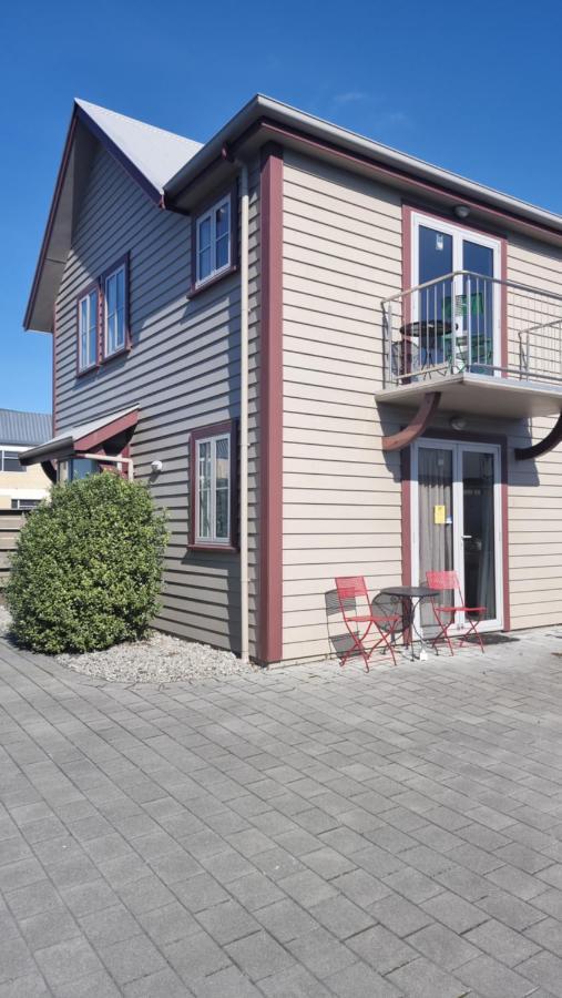 The Mews Oamaru Motel Exterior photo