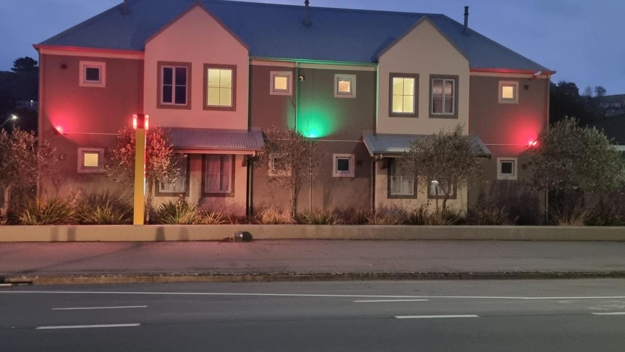 The Mews Oamaru Motel Exterior photo