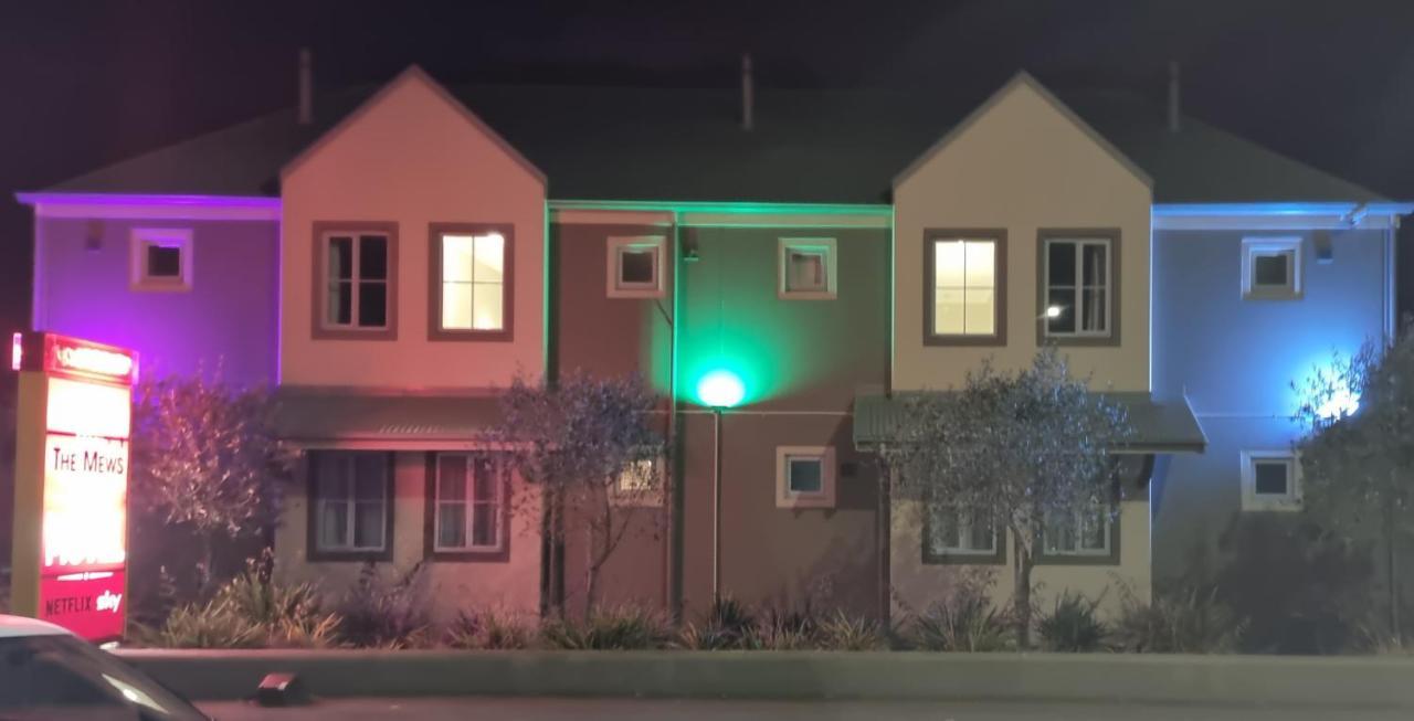 The Mews Oamaru Motel Exterior photo