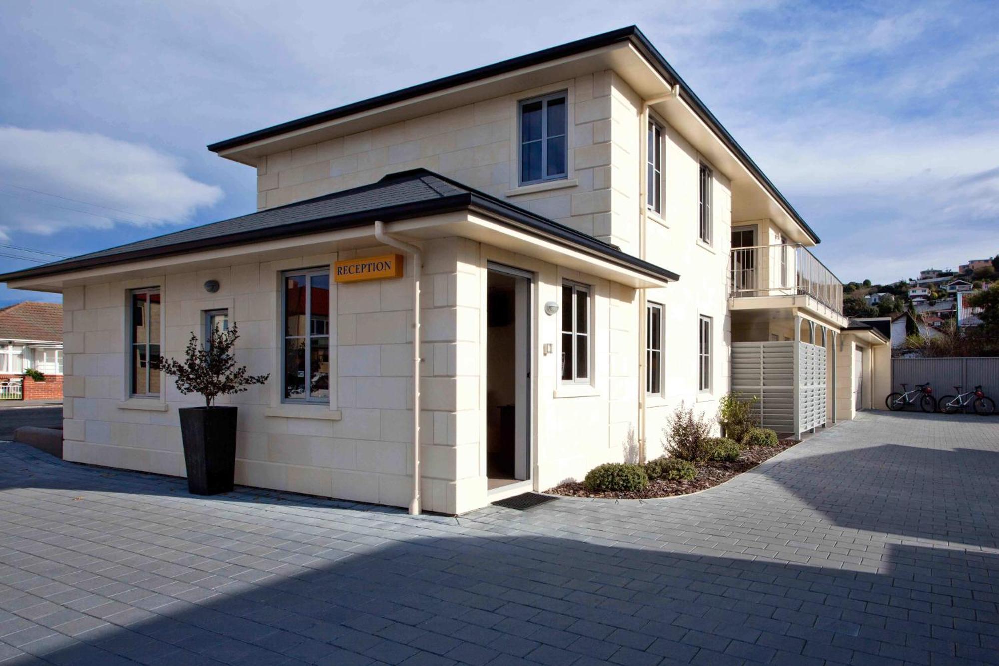 The Mews Oamaru Motel Exterior photo